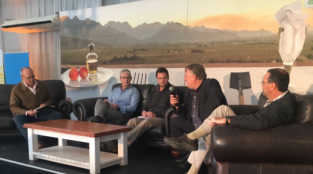 AgriWesKaap's tweet image. #Jongboer-paneelbespreking: doeltreffende oorgee van eienaarskap aan #jongboere met fasiliteerder #AgriWesKaap #jongboerkomitee