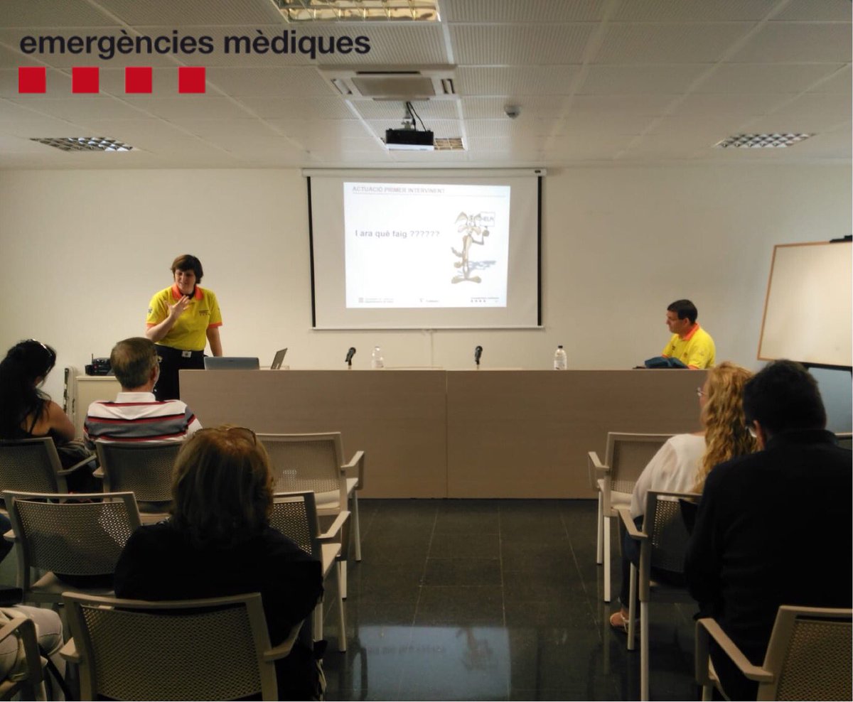 semgencat's tweet image. “Si tens dolor al pit, truca al 112!” Les infermeres del #SEM Elisabet i Joaquim ens expliquen com actuar davant l’infart de miocardi, en la #SetmanadelaSalut de #Vila-seca