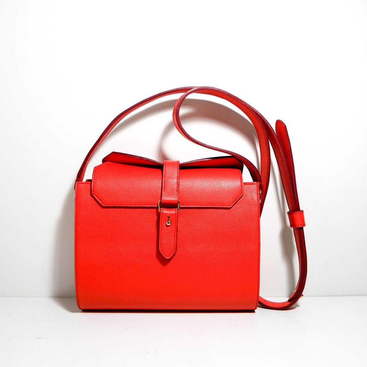 SacFustel's tweet photo. #Petit #sac Aenor CRRo18 en #cuir #rouge et #rose. Fabrication dans l’#atelier @SacFustel entre #Rennes et #Saintmalo. #faitmain, #madeinFrance. En vente sur #etsyfr. 
https://t.co/kNB028rJgA https://t.co/91UNhBZH1D