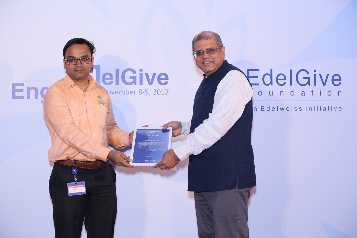 EdelGive's tweet photo. Amit Chandra felicitates @BrightFutureInd for its commitment to empowering #youth to make better informed decisions about their #careers and lives through life #skills and career development, #mentoring support and access to #employment opportunities. #EDGE2017 #nonprofit #SDGs https://t.co/vWGOzlrlpD