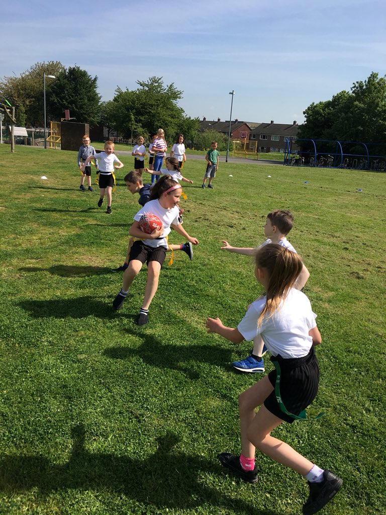 SimpsonsEagles's tweet photo. The eagle have been having lessons from @Fevcommunity Outstanding tag rugby skills! @SimpsonsLane https://t.co/Vsf13fap04