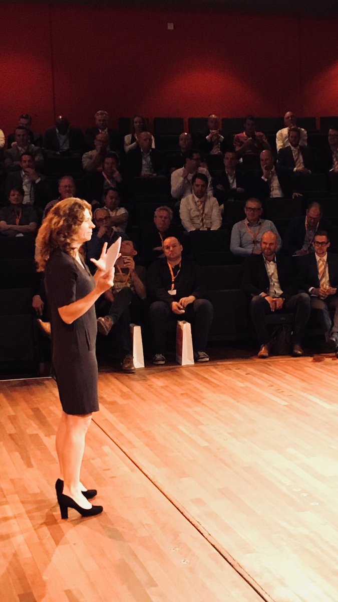 QSight_IT's tweet photo. QSight IT Explore 2018 in Bussum. Barbara Barend deed de opening in Spant! Voor de 11e keer op rij stellen wij u in staat om uw kennis op het gebied van security, cloud, storage en networking te verbreden. https://t.co/r3Sf6gmZPw