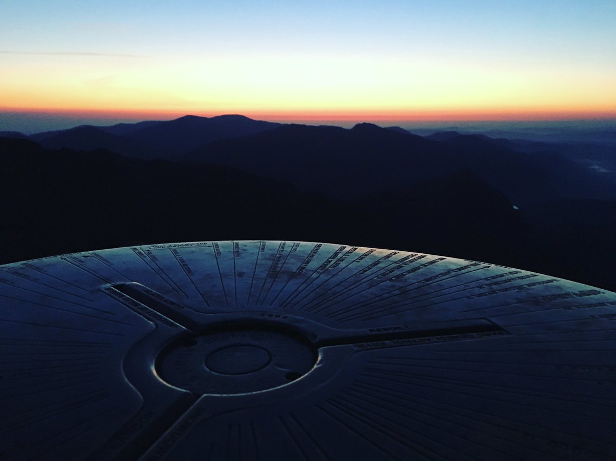 welshwinerunner's tweet photo. @ruthwignall @stuart73g Snowdon last night/this morning ❤️🏴󠁧󠁢󠁷󠁬󠁳󠁿⛰ https://t.co/4w0lpW7cHU