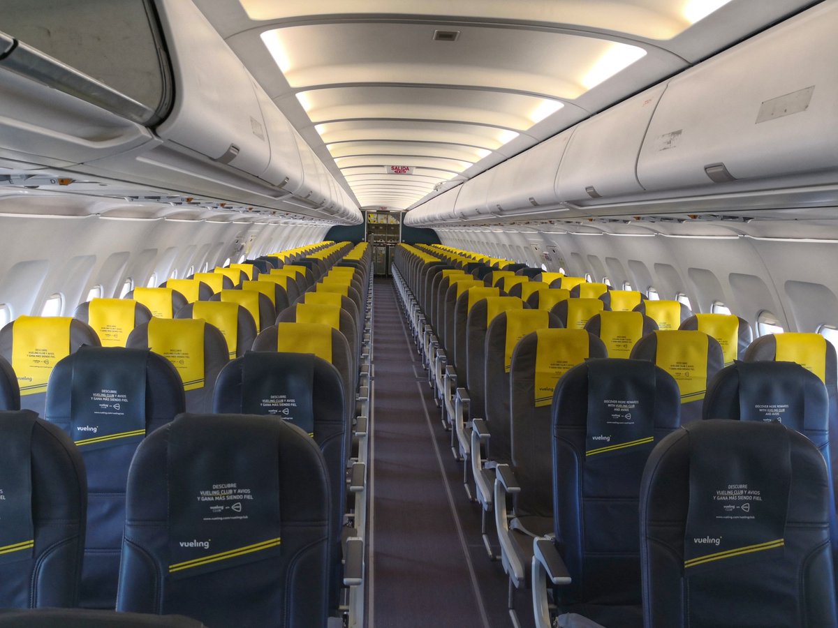 bcnTB's tweet photo. Si durante la gala de #BcnTB te diéramos la oportunidad de hacer un trayecto con @vueling , ¿con cuál de sus destinos os quedaríais? Dínoslo utilizando #WeLovePlaces, desealo muy fuerte y es posible que tus sueños se hagan realidad.... #mylloret https://t.co/7CYz463EAi
