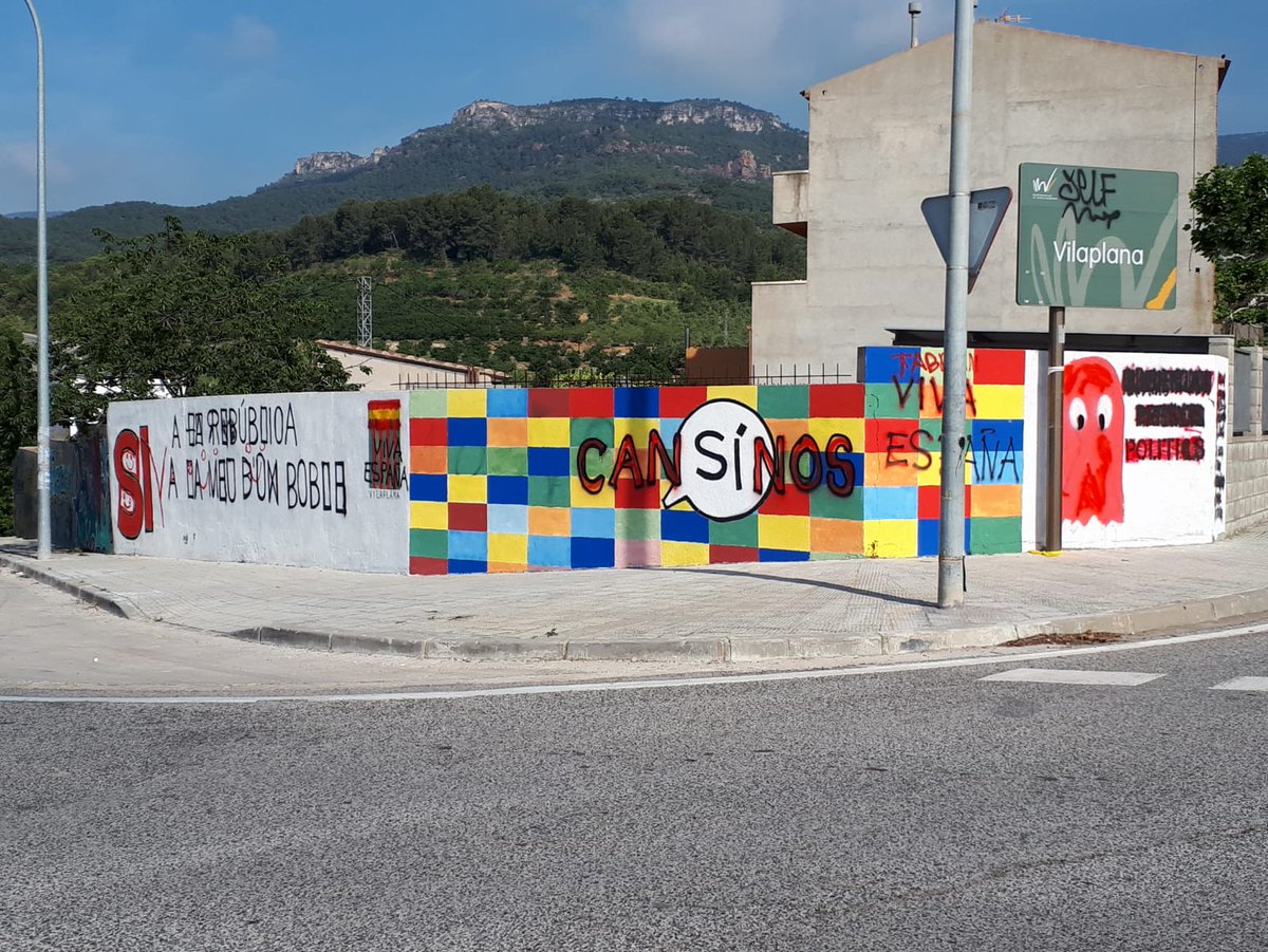 ANC_T_704's tweet photo. Lo que no han guanyat MAI a les urnes...ho volen guanyar així! #AlertaUltra a #Vilaplana! Tots els atacs en espais privats...per si et volen fer creure lo contrari! @assemblea @jordiborras @ANC_Reus @CDRReus @Llibertatcat @ANClAleixar @cdrmaspujols naltros #seguim 🎗 https://t.co/RiH3x7wwAY