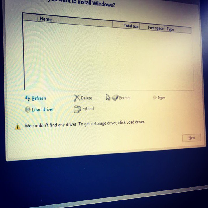 walmeister's tweet image. Grateful for colleagues who can get the job done. #photoaday #grateful365 #wal365 #itsAlwaysStorageDrivers #moirePattern. 133/365