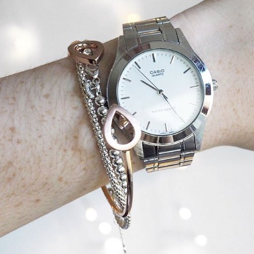 📸: @iamcharlotteolivia beautifully wearing our Water Drop Bangle. Brushed Yellow Gold available now >> bit.ly/1Y4BwRj #AccessoriesForDays #ArmCandy 🍭