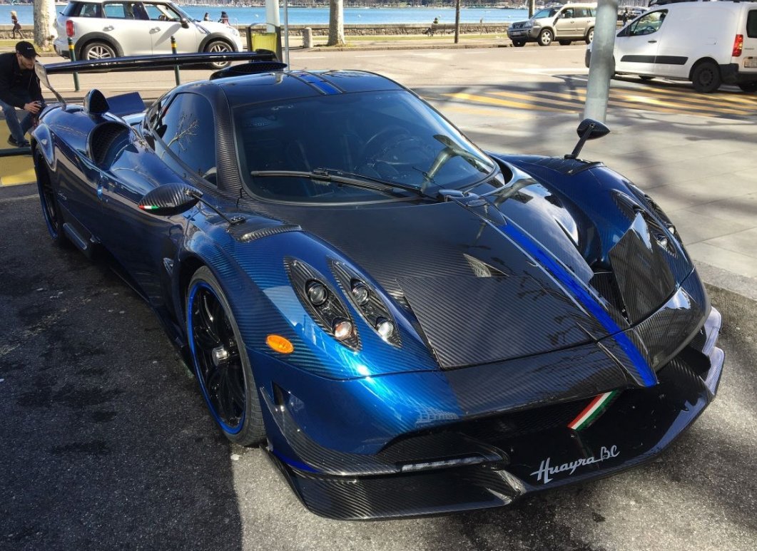 DrivenByOne's tweet image. One-off #Pagani Huayra BC Macchina Volante snapped in Geneva 😍😍 bit.ly/2IFqjuD