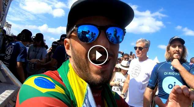 surf30's tweet image. #Tournotes - La victoria de Toledo en Brasil: En esta nueva entrega, #Tournotes nos muestra la victoria de #FilipeToledo entre bambalinas. surf30.net/2018/05/tourno…