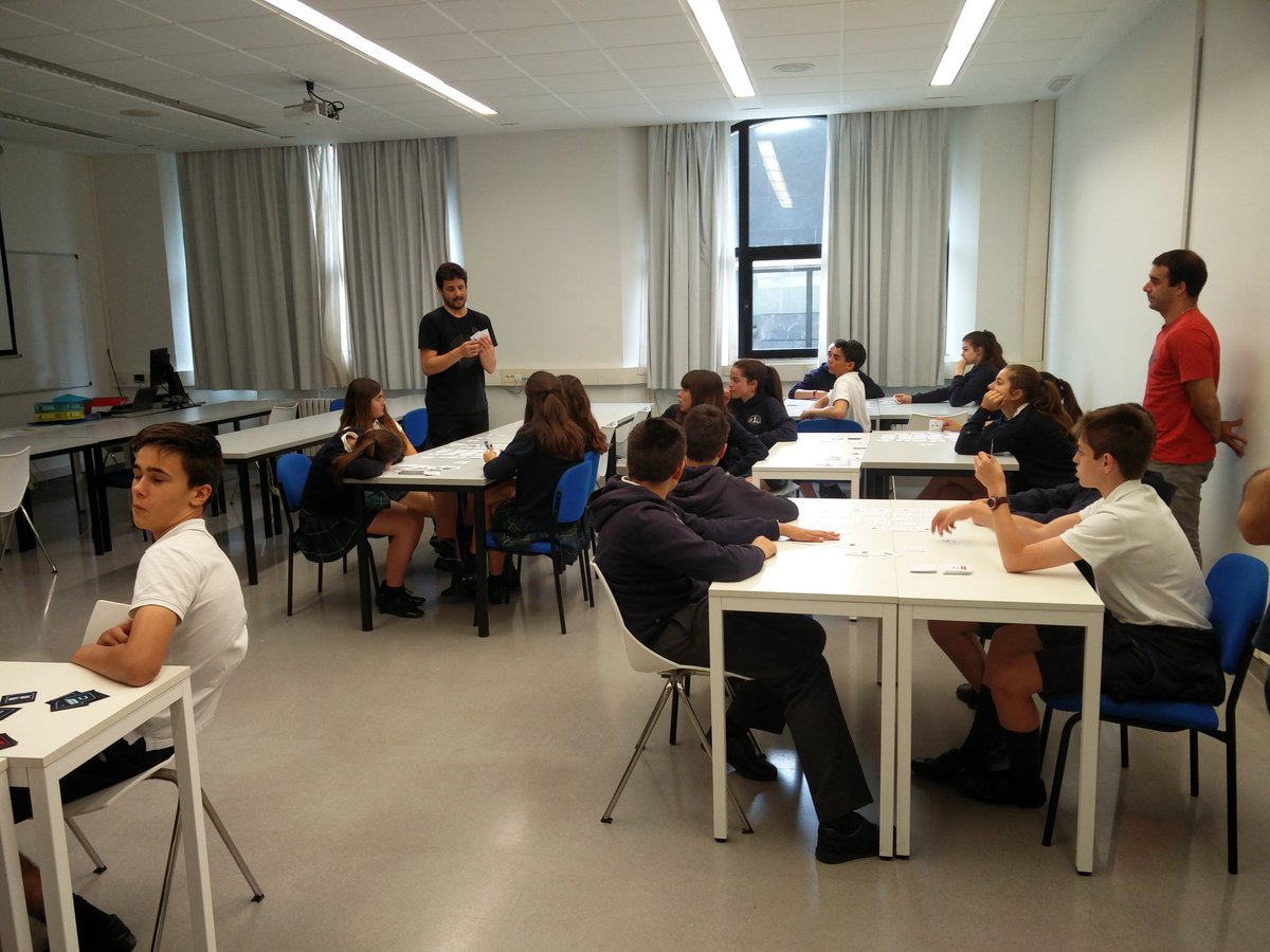 deustoLearning's tweet image. Talleres #TRASTEA en @deusto Bilbao. Hoy, @PGaraizar enseñando a jugar a #MOON #COMPUS

Juego para descargar e imprimir gratis, disponible en compus.es