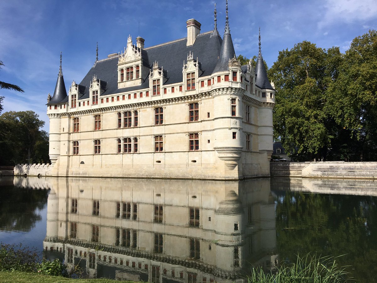leCMN's tweet photo. Les collections du @MNGBS permettront de remeubler l'#HôtelDeLaMarine. Un partenaire de longue date du @leCMN déjà présent pour #AzayRenaissance notamment. https://t.co/vjPzSfipCI