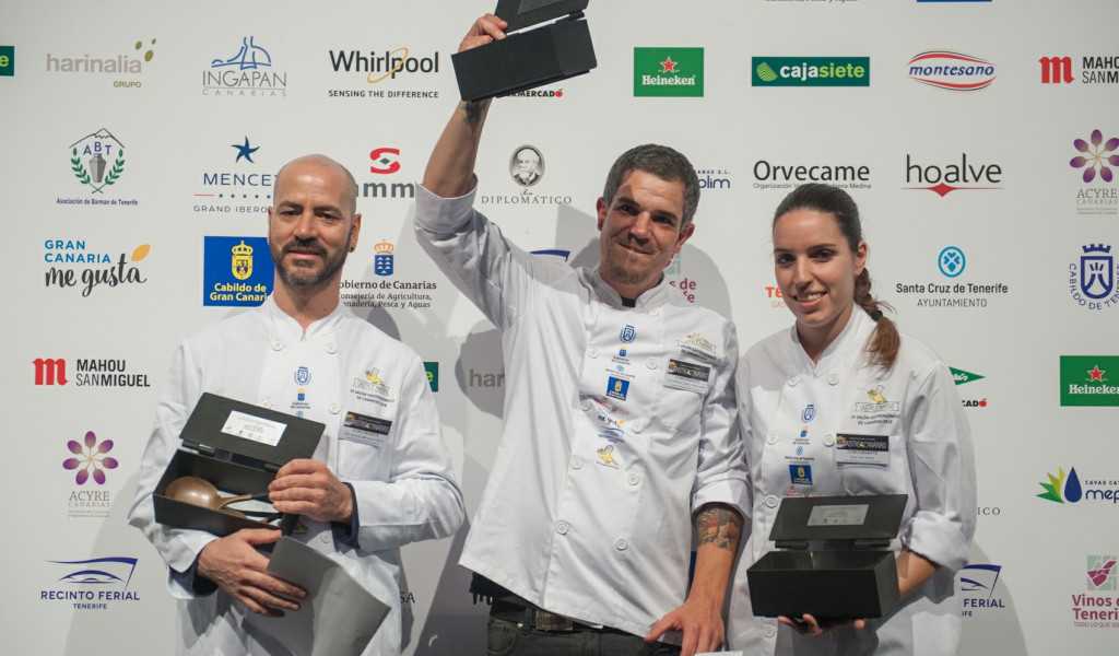El lanzaroteño Joao Faraco se alza con el 14 Campeonato de Canarias de Cocineros, datado de trofeo y diploma, además de una cuantía económica y un coravín obsequio de la empresa Excelsia Canarias. ¡Muchas felicidades y gracias! bit.ly/2KO4DJ8