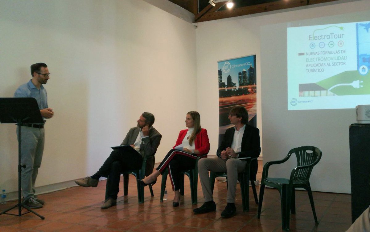 CMup2city's tweet photo. Ayer, Eduardo Blanes, presidente de @AVVEinfo estuvo de ponente en las jornadas de #ElectroTour, organizado por el @itenergia y celebrado en #Valencia.  Habló de las nuevas fórmulas de electromovilidad aplicadas al turismo. Gracias por la oportunidad de participar en esta jornada https://t.co/TzyG1OHFH3