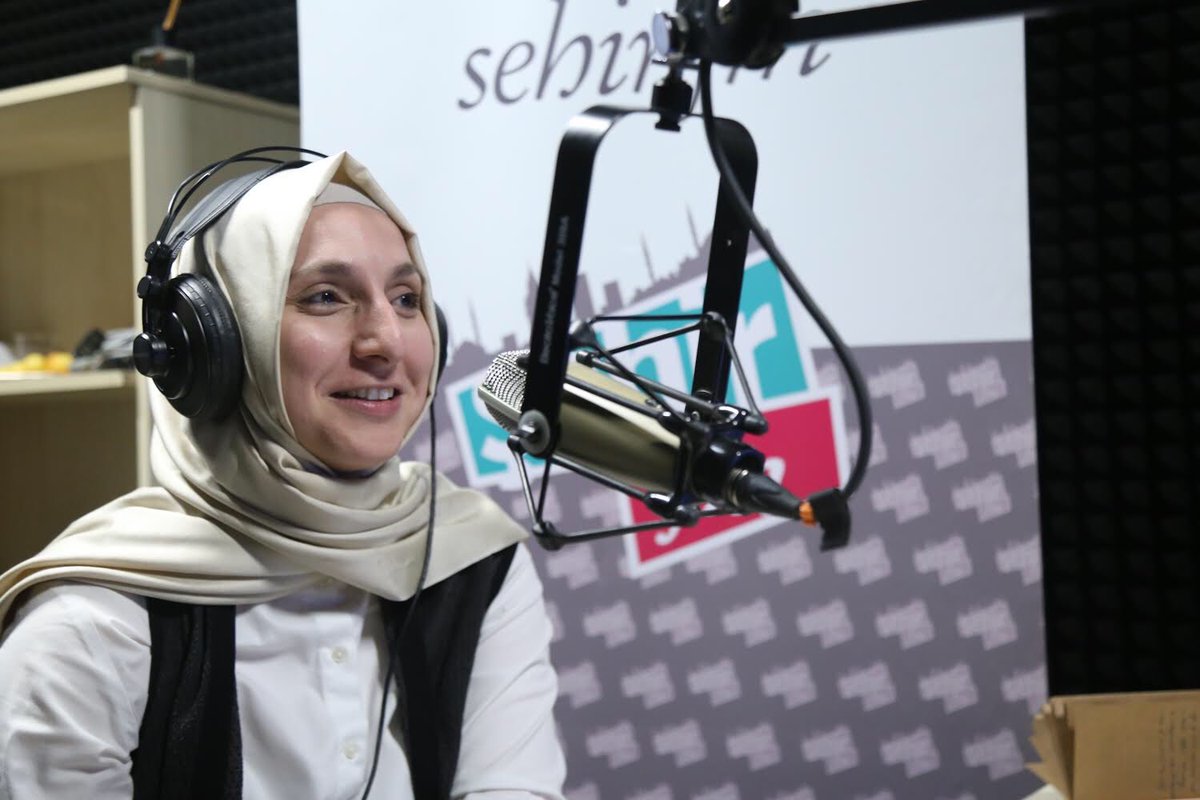 sehir_fm's tweet photo. Üniversitemizin değerli hocaları Nermin Bilici ve konuğu @ReyyanBilge ile “Gökkuşağında Çocuk” bu akşam saat 17.30’da Şehir FM’de! Sakın Kaçırmayın! https://t.co/KSy53Punbk