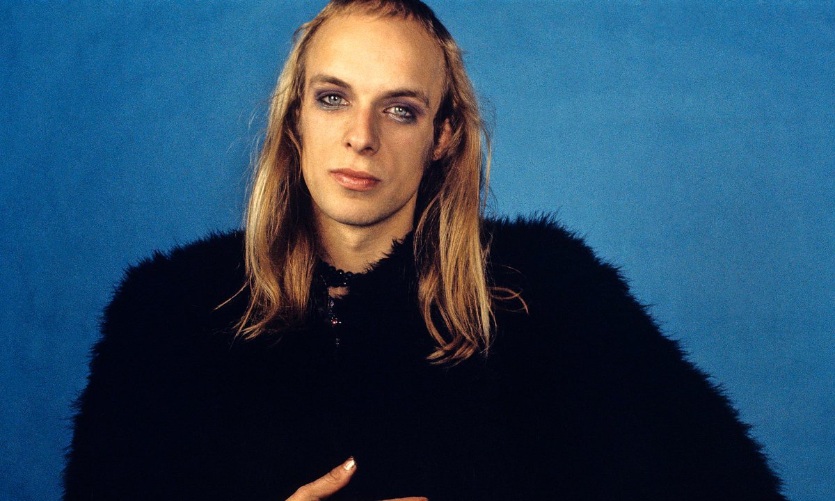 dark_shark's tweet photo. Brian Eno: 10 Of The Best #track #ltis #RoxyMusic #Ladytron #DavidBowie #Warszawa #AnEnding https://t.co/2NspLFdG03 https://t.co/UdTfOJrnuE