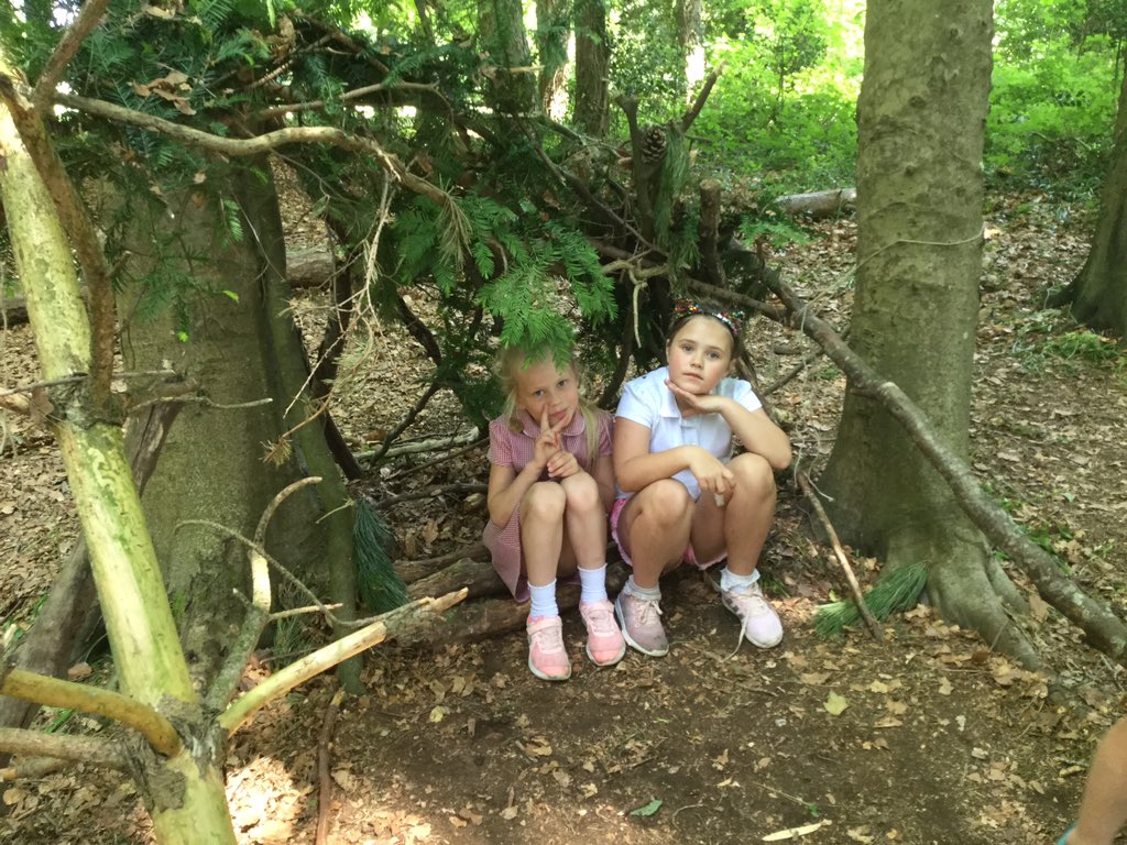 Thank you <a href="/GMCFED/">GMCF Education</a> and <a href="/TorfaenEcology/">Steve Williams</a> for a fantastic day yesterday @PontypoolPark Pupils enjoyed den building, pond dipping and toasting marshmallows A lovely day in beautiful surroundings #forestschool