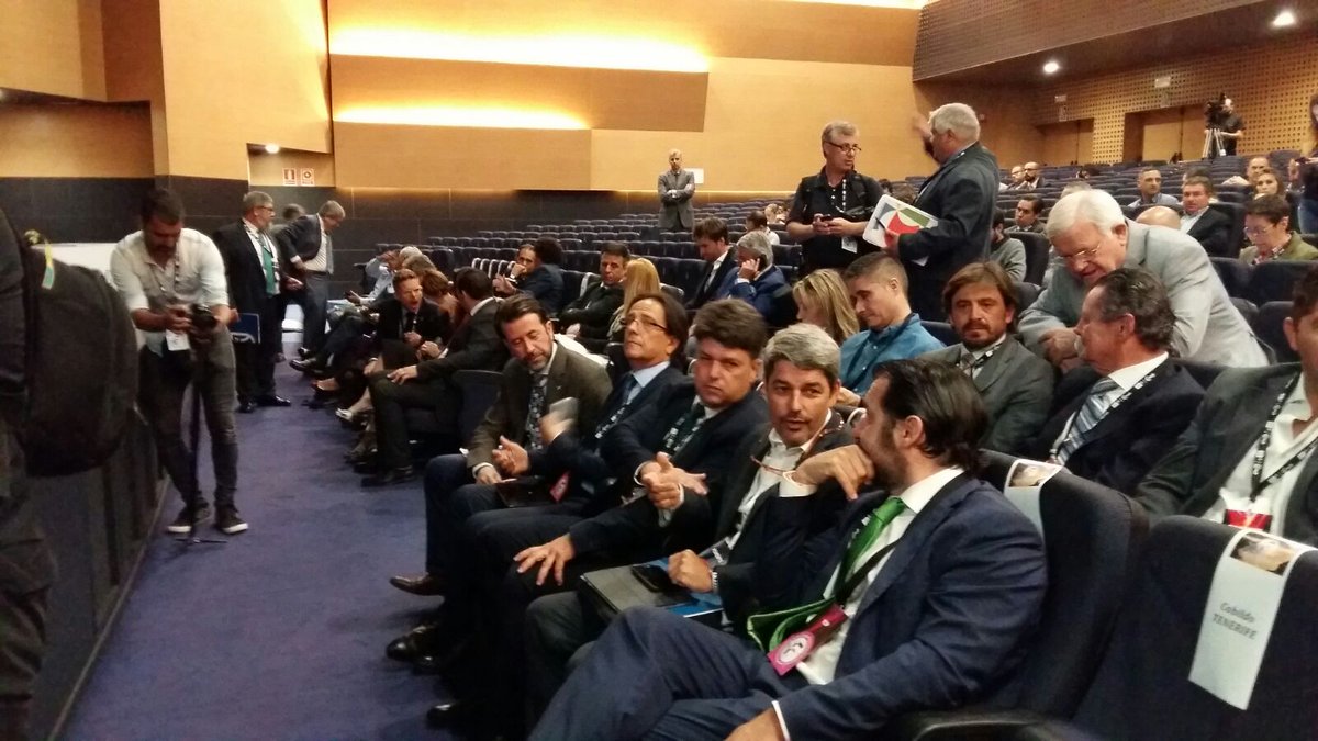 ¡Ha empezado #Futurismo2018! Inauguración espectacular que viaja hasta nuestros orígenes para resolver los problemas del futuro. #TurismodeTenerife