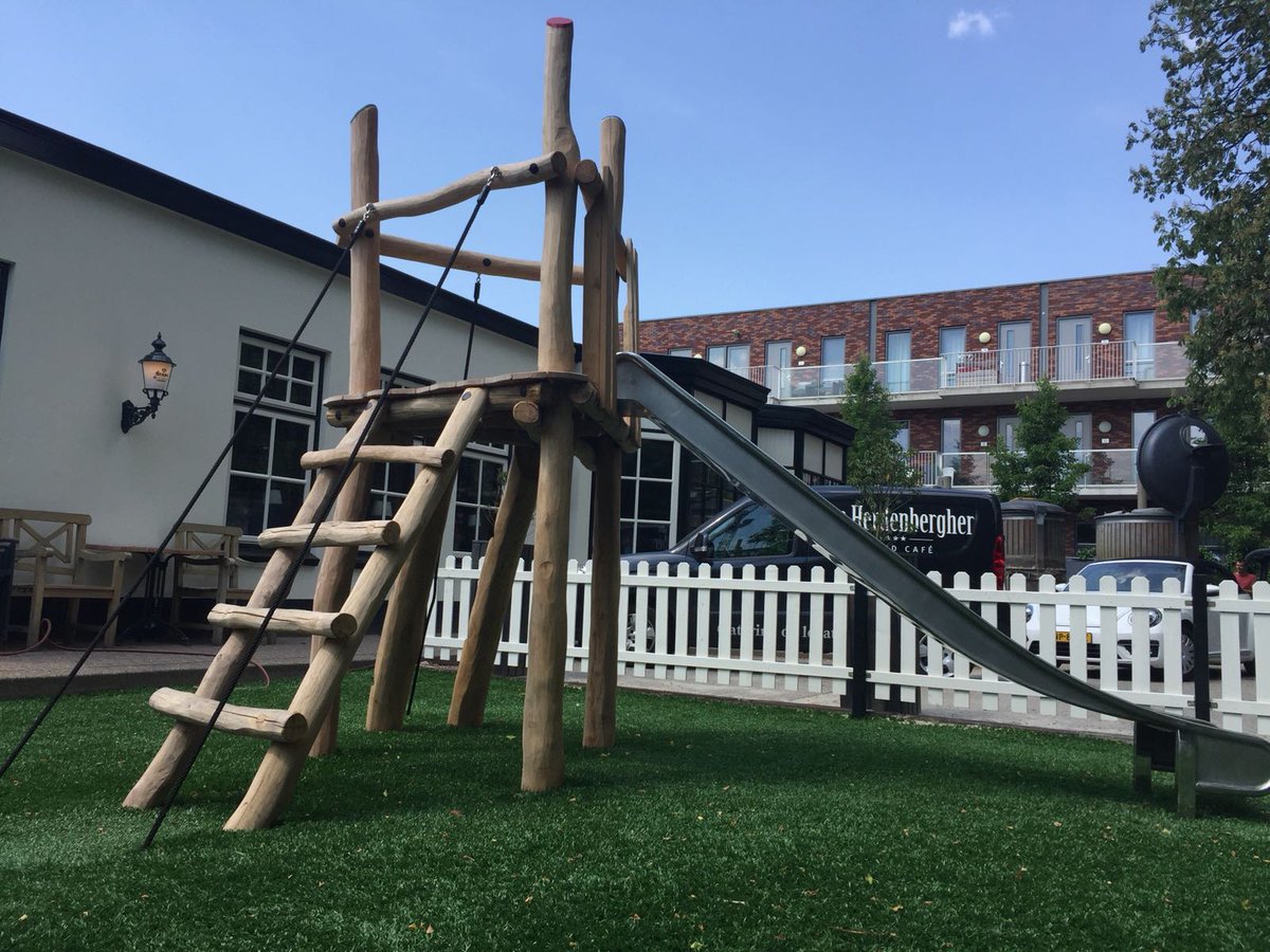 IJreka's tweet photo. Parkeerplaats omgetoverd tot een heuse speeltuin!
De speeltuin is voorzien van robinia houten speeltoestellen en creëert daarmee een natuurlijke en speelse uitstraling. https://t.co/34XdX1dJFv! https://t.co/Ocvy5yx59B