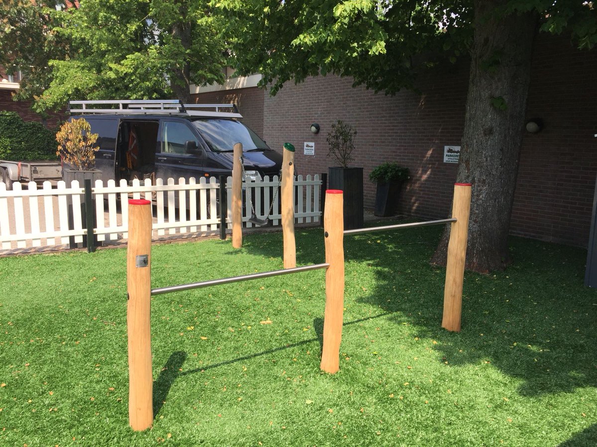 IJreka's tweet photo. Parkeerplaats omgetoverd tot een heuse speeltuin!
De speeltuin is voorzien van robinia houten speeltoestellen en creëert daarmee een natuurlijke en speelse uitstraling. https://t.co/34XdX1dJFv! https://t.co/Ocvy5yx59B