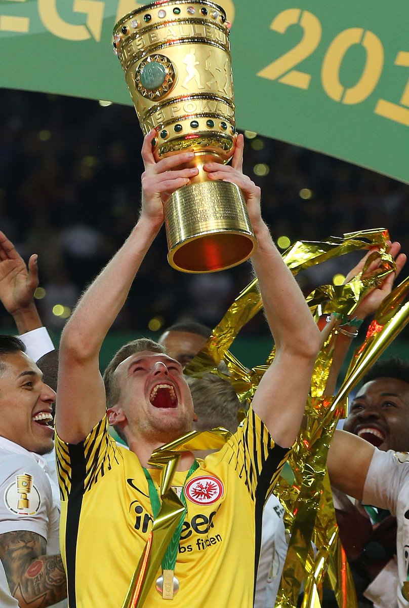 Jetzt ist es amtlich. #LukasHradecky wechselt zu <a href="/bayer04fussball/">Bayer 04 Leverkusen</a>. Der 28-jährige finnische Nationaltorhüter und frisch gebackene DFB-Pokalsieger unterschrieb bei der Werkself einen Vertrag bis 2023.