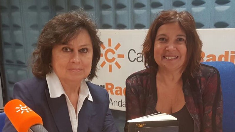 El nuevo libro de la escritora colombiana Laura Restrepo, 'Divinos', narra el drama de un suceso que conmocionó a su país. Escúchalo en bit.ly/2s0ottU