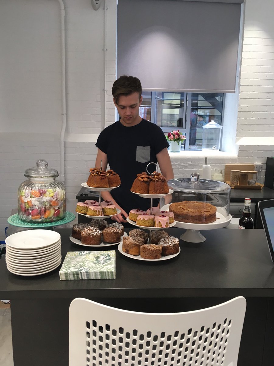 Kazcarole's tweet photo. Come and meet our showroom assistant Tom for cakes and VR Art #CDW2018 #CDWFutureHuman @DessoGroup @Desso_UK @TarkettUK @GroupTarkett https://t.co/P1ticl6cTG