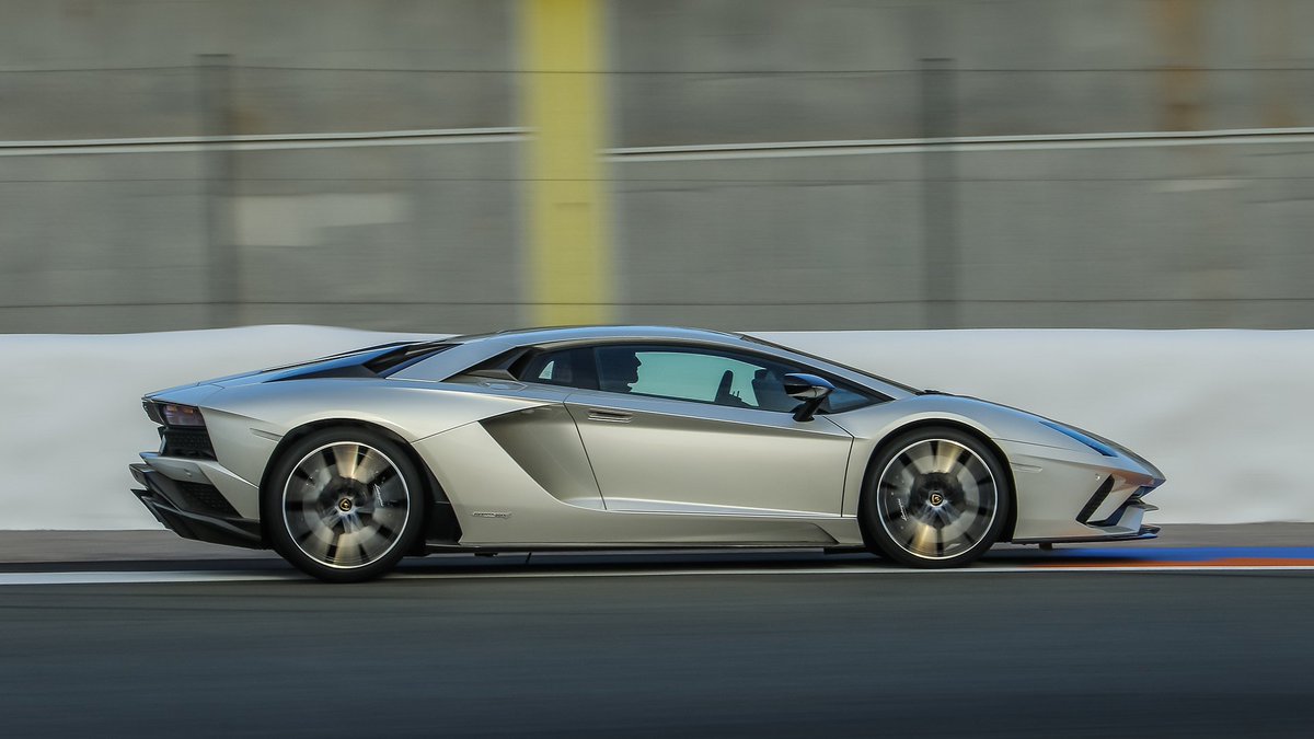 Discover the 4 masterpieces of Aventador S: 4 Wheel Steering, 4 Active Suspension, 4 Wheel Drive, 4 Driving Modes. Explore them now: lam.bo/4masterpieces_… #Lamborghini #AventadorS