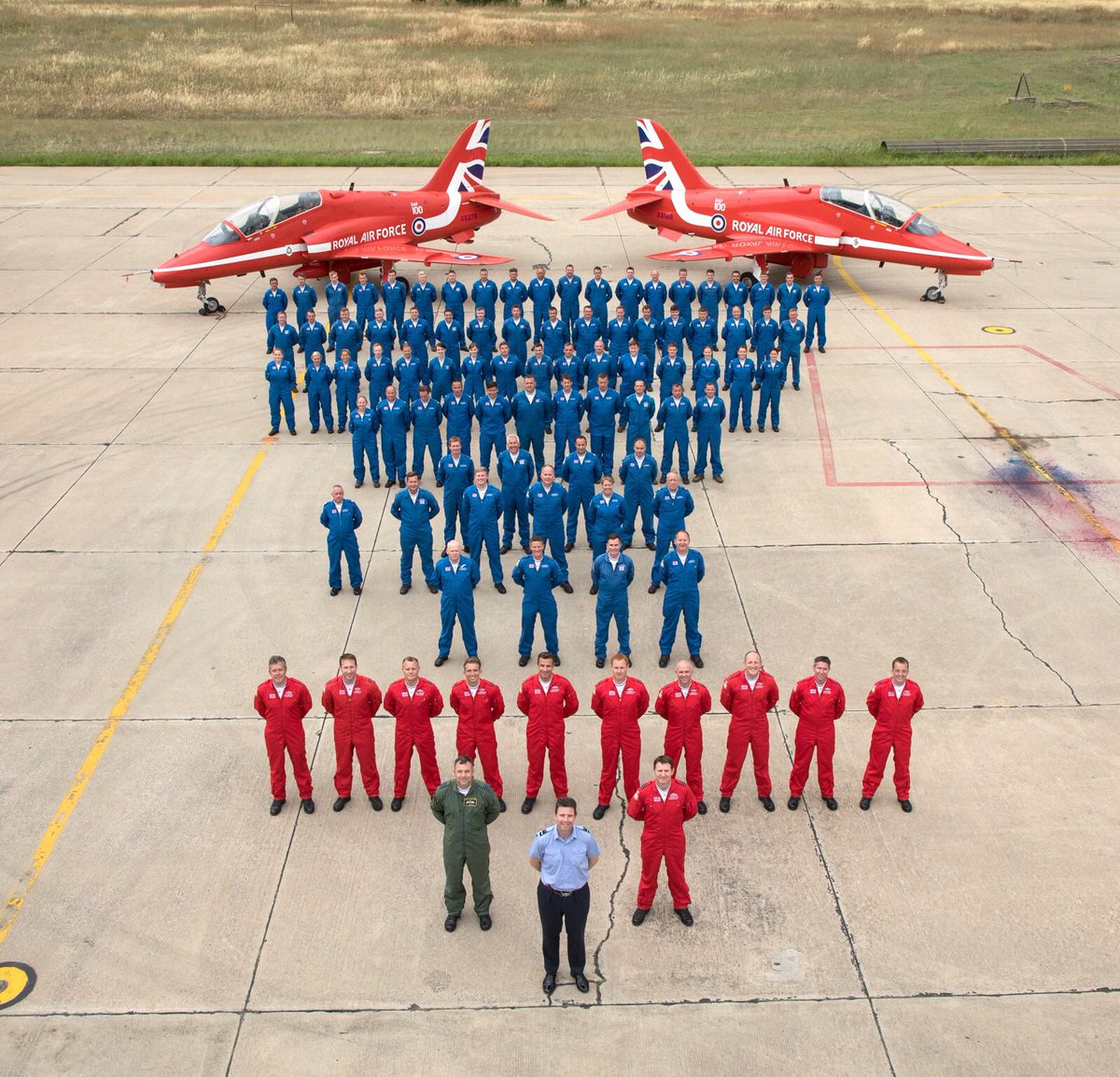 CFSCranwell's tweet photo. AOC 22 Gp and Commandant CFS with The 2018 Royal Air Force Aerobatic Team in Tanagra.  We are ready to bring home a spectacular display. https://t.co/ZLu8o5UGRZ