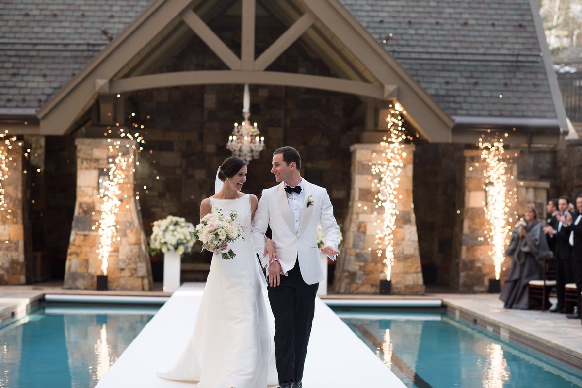 When sparks fly 🎇  
#weddingwednesday #luxbride