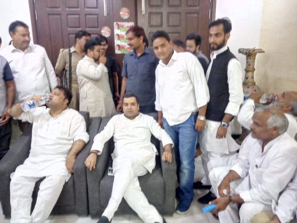 goldyyadav195's tweet photo. नूरपुर उपचुनाव में युवाओ की धड़कन मा०धर्मेन्द्र यादव जी सांसद बदायूँ व मौलाना जावेद आब्दी राष्ट्रीय सचिव सपा के साथ चुनाव प्रचार में। https://t.co/CCHl61wo5D