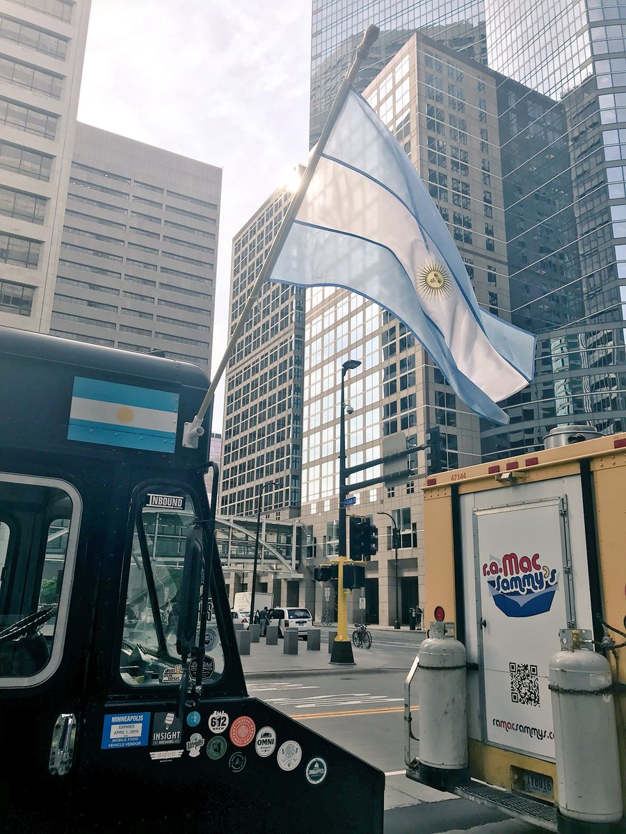 Delsurempanadas's tweet photo. Find the flag andyou will find Argentinian food. 2nd Av and 6th https://t.co/MnaPMqLJ89