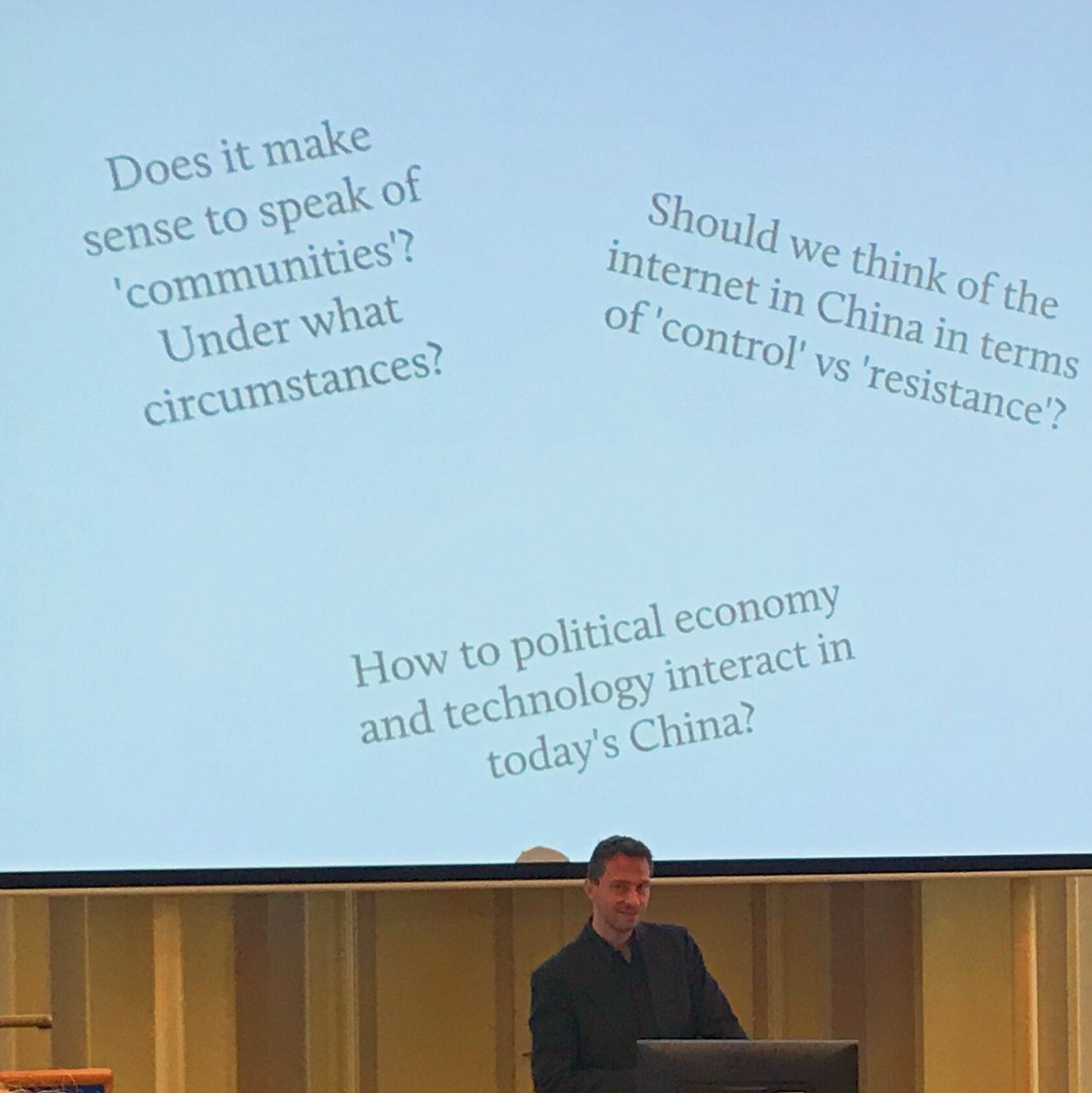 oscarzhouty's tweet photo. Concluding discussion on communities chaired by @schneiderfa77 #CIRC16 @jacklqiu @manyapan @ChinaMedia1 https://t.co/niJlJINjP3