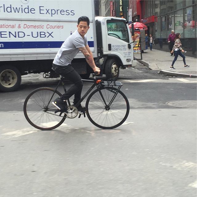 glowingbike's tweet image. #affinitycycles @affinitycycles #fixedgear #lopro  #ny #nyc #newyork #bici #bike #bicycle #bikeporn #bicicleta #bicicletta #cykel #cycling #fiets #fahrrad #jitensha #sepeda #velo #velocipede #bicicletta #kolo #cykle #cykla #bicicletes #igcycling #encu_ve