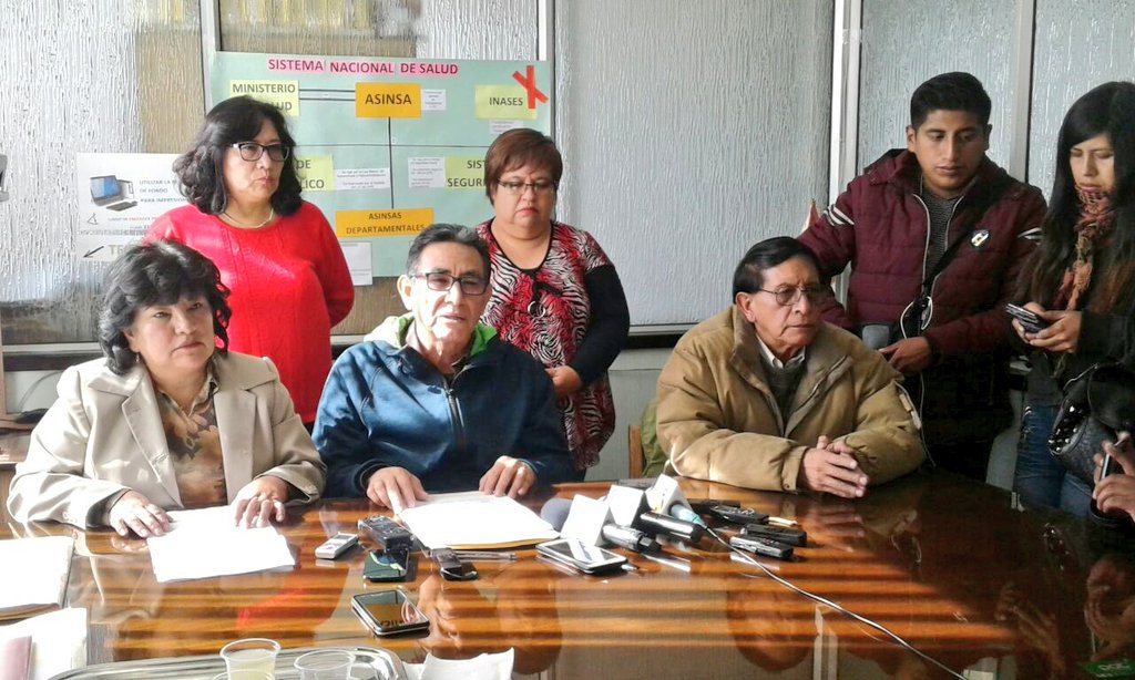 RadioSplendid's tweet photo. #deÚltimo:
#FESIMRAS señala que acusaciones de redes de corrupción por parte de la gerencia de la @CajaNacSalud pretenden desviar la atención de la corrupción al interior de la gerencia así como la ley de pensiones y ley de jubilación forzosa https://t.co/RH9xGcUOZz