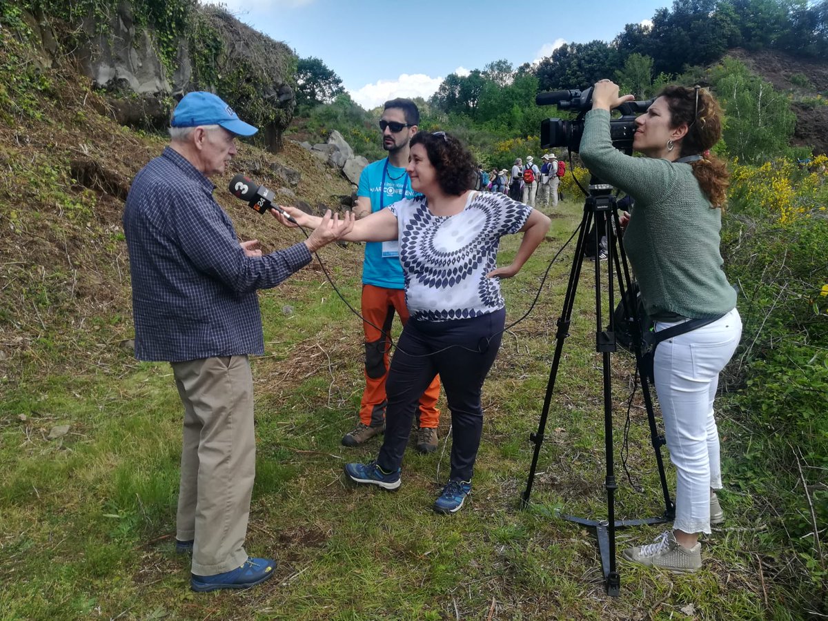 maar2018's tweet photo. .@tv3cat has come this morning at the field trip and talked to Michael Garcia, volcanologist at the @UHawaiiNews University of Hawaii, about #Kilauea #7IMC #maarconference #Olot #Garrotxa https://t.co/gCR5spyk5o