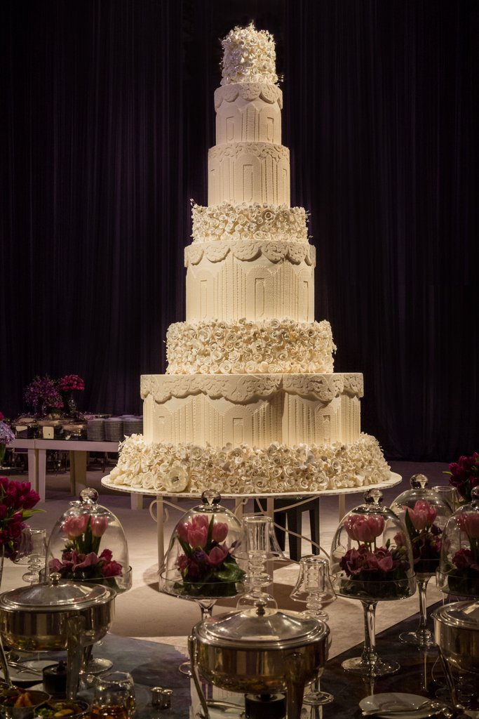 Beautifully handcrafted cake by <a href="/lenotreksa/">Lenôtre Ksa</a> made with love and floral details ❤❤