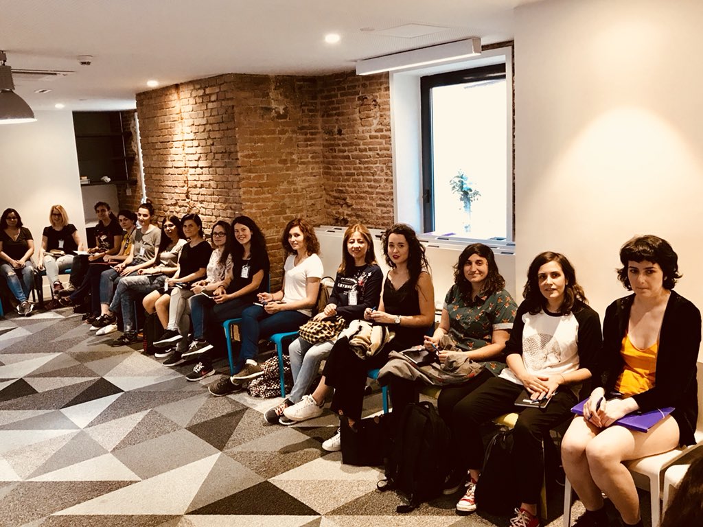 Adalab_Digital's tweet photo. 15 h... seguimos en la classroom de  @CampusMadrid .  Inauguramos el nuevo curso de programación de la tarde. 17 mujeres maravillosas súper motivadas  a entrar en el sector digital. ¡Bienvenidas a #adalabers https://t.co/0t5hYnspCO
