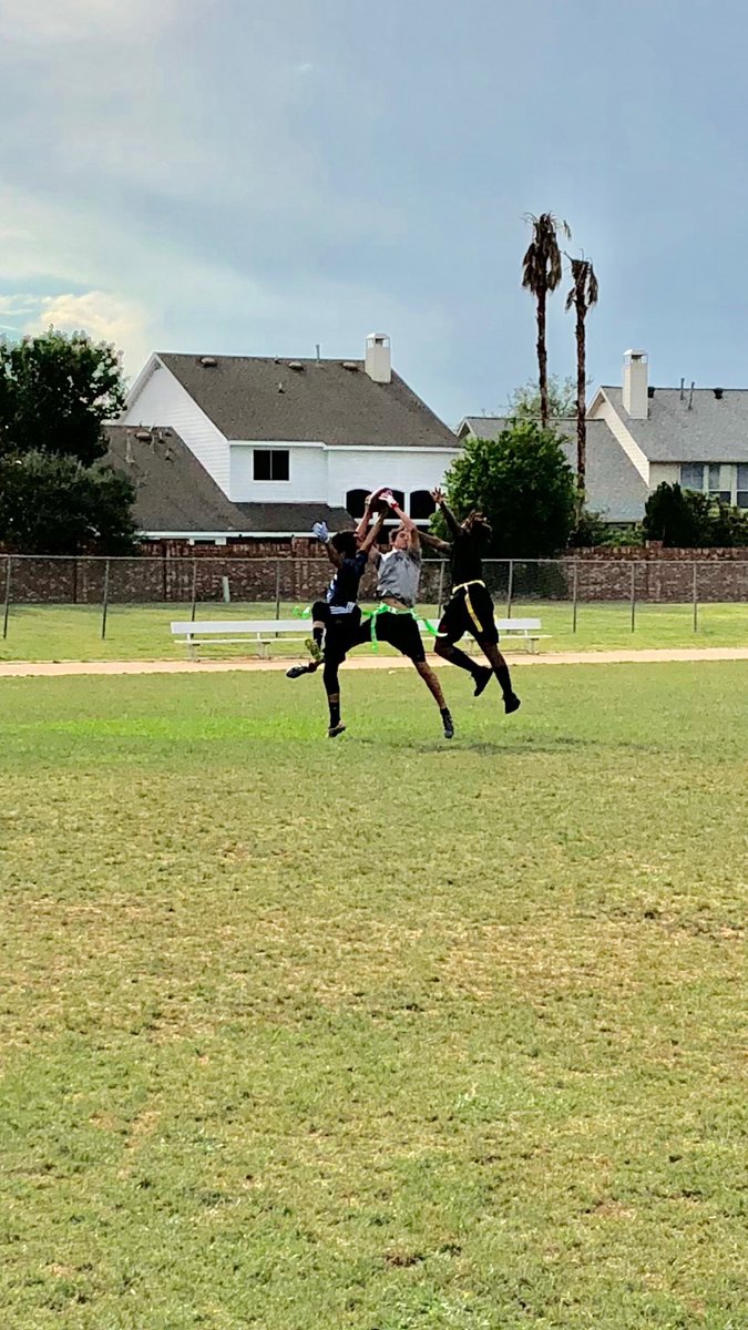 fsmsathletics's tweet photo. Great job by Coach Leaumont organizing a 6th and 7th grade 7 on 7 tournament yesterday.  The kids had a great time and are getting ready for football next year!!  Thanks to @zachzimos and @canyoneg1 for helping out! https://t.co/Geu1we2DlD
