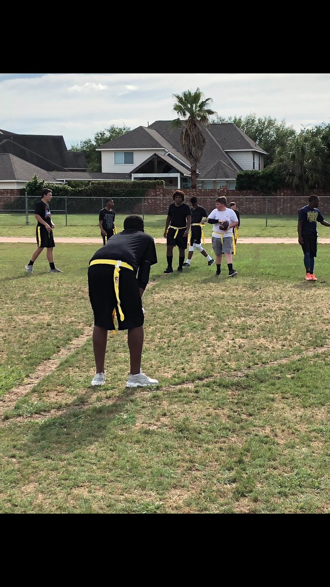 fsmsathletics's tweet photo. Great job by Coach Leaumont organizing a 6th and 7th grade 7 on 7 tournament yesterday.  The kids had a great time and are getting ready for football next year!!  Thanks to @zachzimos and @canyoneg1 for helping out! https://t.co/Geu1we2DlD