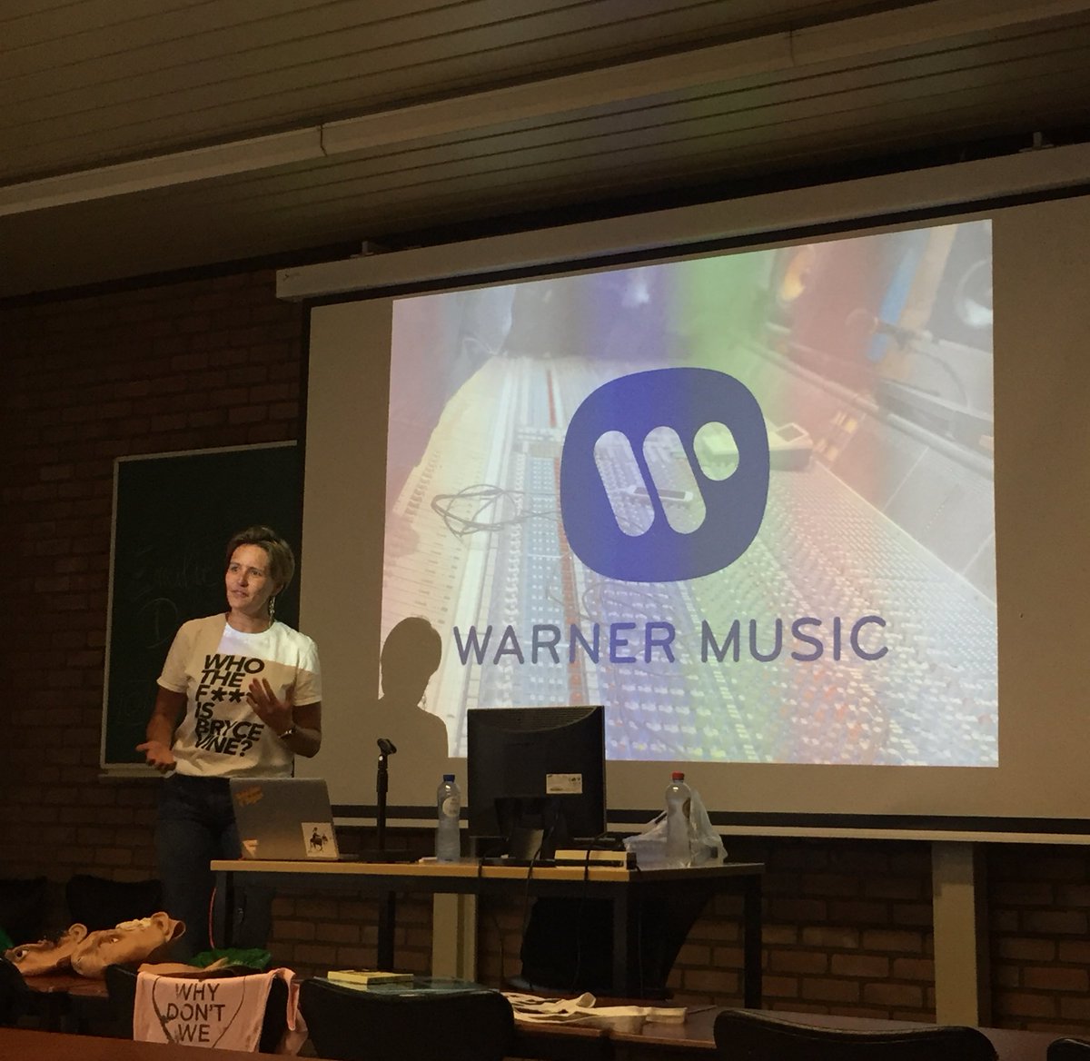 legraincoline's tweet photo. Rencontre avec @EmilieDehan , directrice marketing chez @WarnerMusicBEfr 🎶 #ISFSCLAB #communication #musique https://t.co/ccjlNETEcj