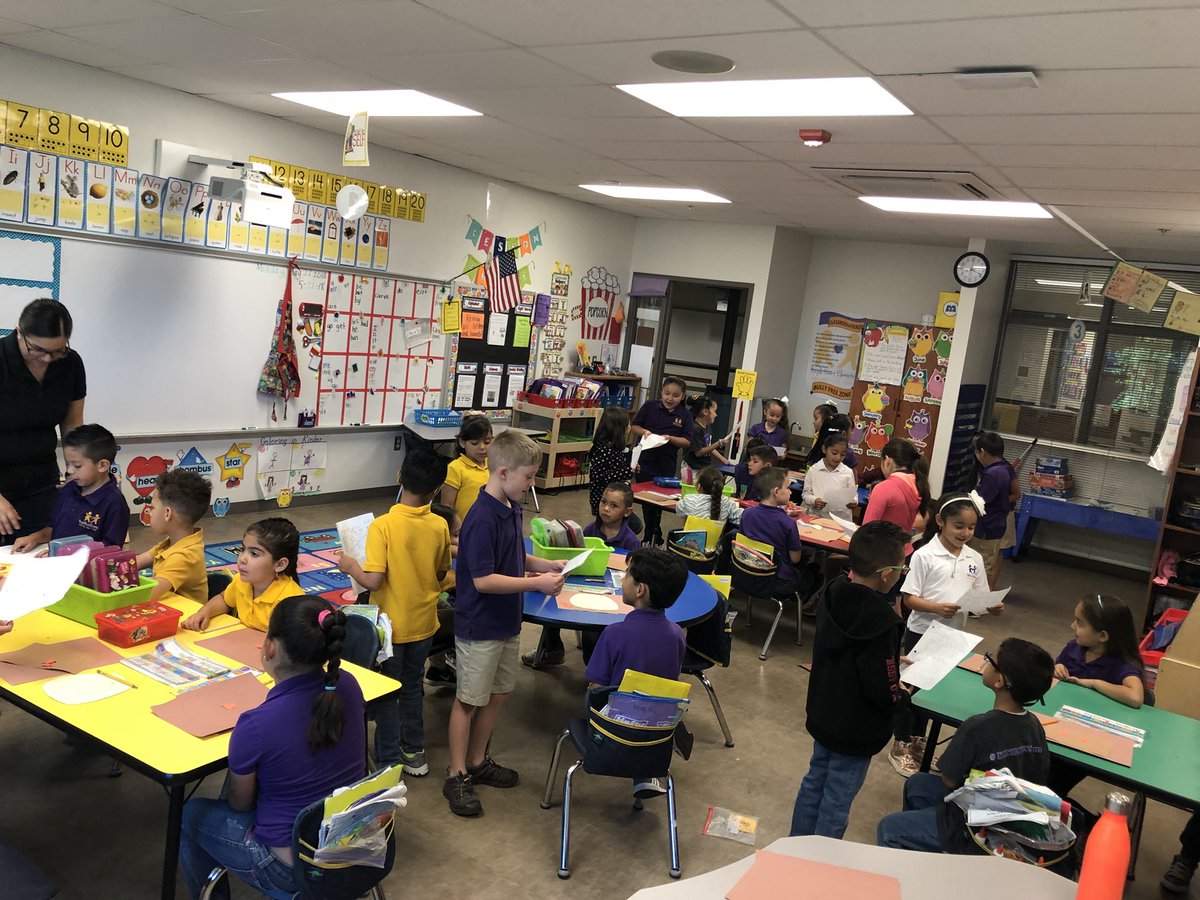 JBransford_SISD's tweet photo. Thank you to @C_Castillo_PHES class for writing letters to our kinder kids explaining first grade to them! They were so excited! #PHENoPlaceIdRatherBe #TheMiddle https://t.co/xxdwUXnXtY