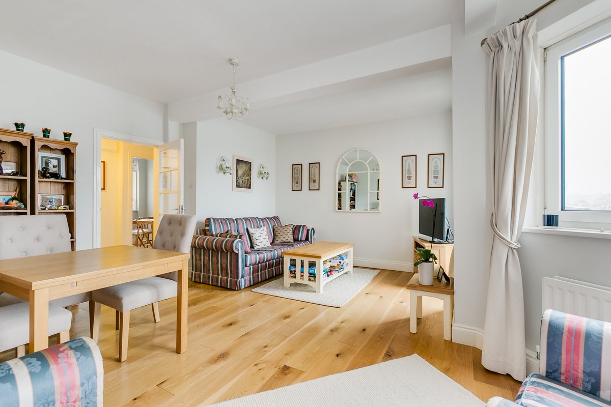 Chestertons Putney tweet media