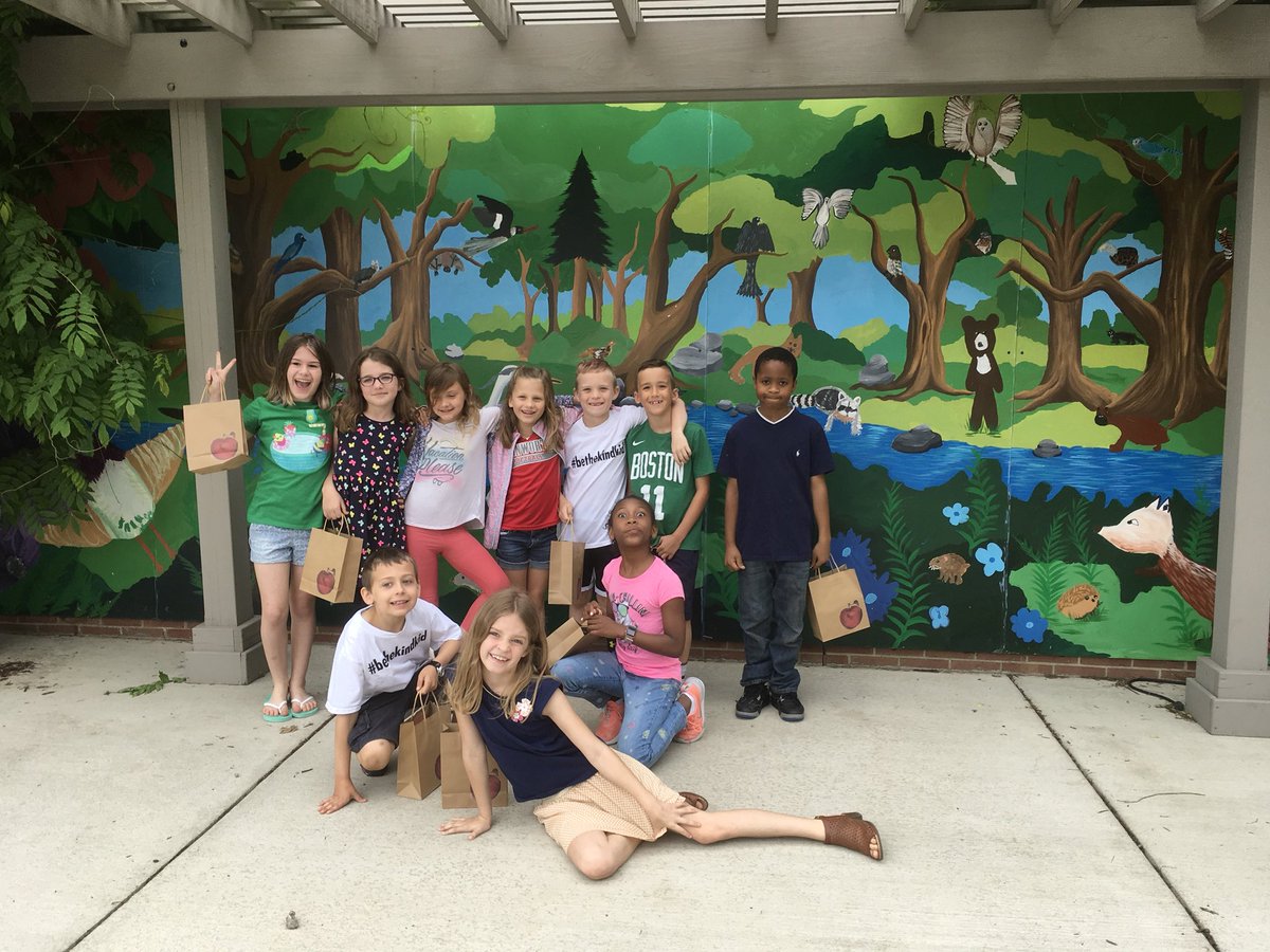 Ms_Zusinas_APC's tweet photo. Check the Elementary Scavenger Hunt off the list✅
Thanks @DrBattistoneAES and @MrsSchraderSC for planning and hosting us! https://t.co/QPKK5vb81w