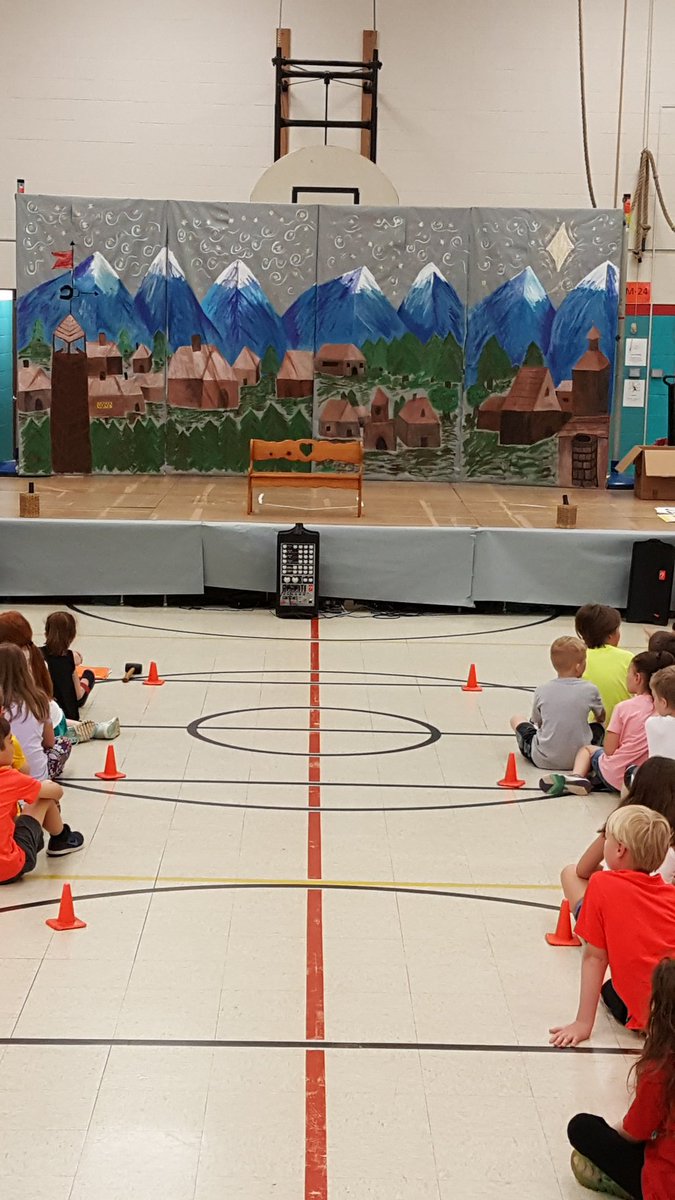 5th grade play is about to begin