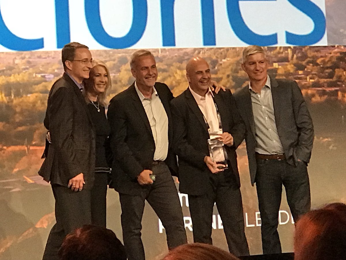 Solucionescomar's tweet photo. Soluciones elegido Partner of the Year in Emerging markets, felicitaciones a todos quienes forman esta hermosa familia #VMwarePLS @VMware @VMware_Partners @vmware_latam https://t.co/4fLFHmkQEi
