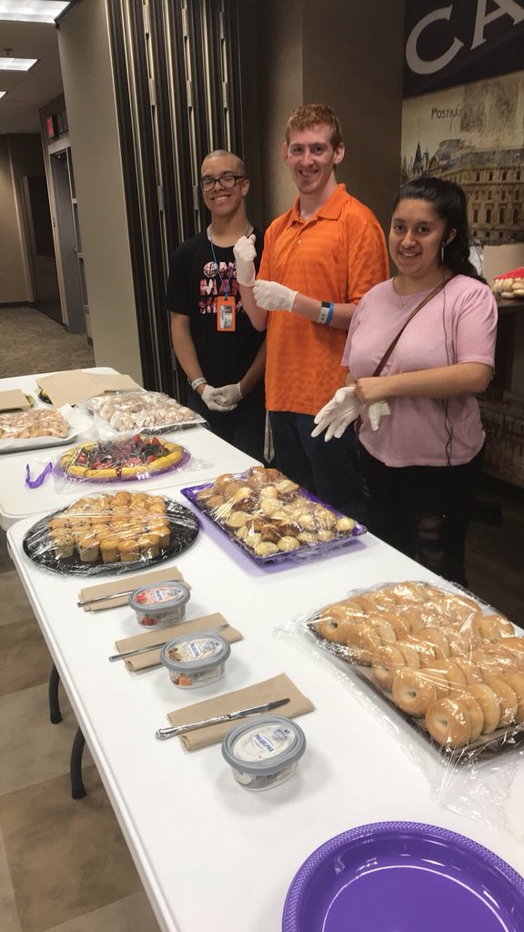 GiantInterns's tweet photo. Pathways hosted breakfast this morning with fruit, donuts, and bagels for guests. Huge thanks to our community partners for a wonderful year! @BenDavisHS @dantedebrown @rinehartsped #WeAreWayne https://t.co/oD2uj1NyYs