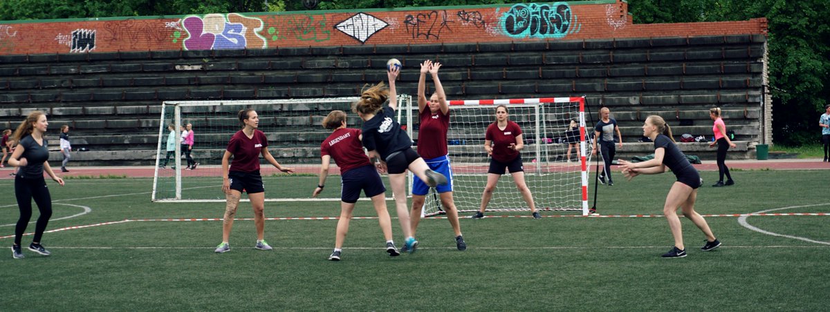 LSPA_lv's tweet photo. LSPA docētāju komanda triumfējusi Nila Graša piemiņas turnīrā handbolā. Dāmām spēcīgākās handbolistes studē 1.kursā. 🥇https://t.co/Duwodeqxzf
#handbols @LVhandball https://t.co/RQz2ggt2xE