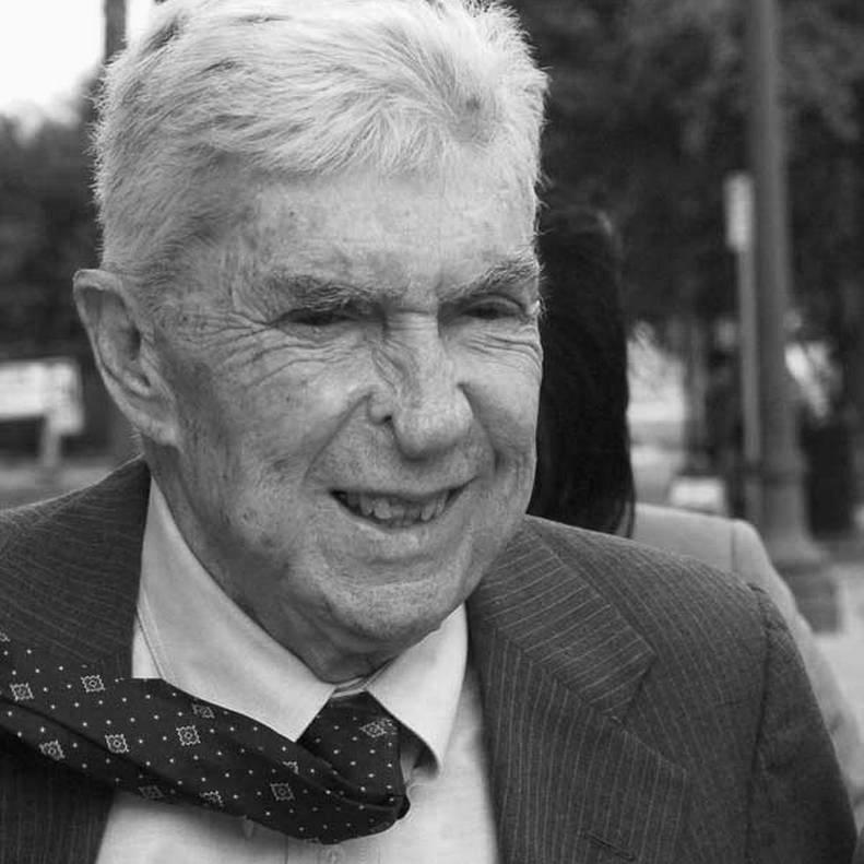 oscarmiguelsilv's tweet photo. Murió el terrorista y asesino Luis Posada Carriles responsable de la voladura del avión de cubana de aviación. En Venezuela, se incorporó a la extinta Disip y junto a Henry López Sisco. Dirigió varias torturas, entre ellas el asesinato del revolucionario Ángel María Castillo. https://t.co/Ds6uE1agKN