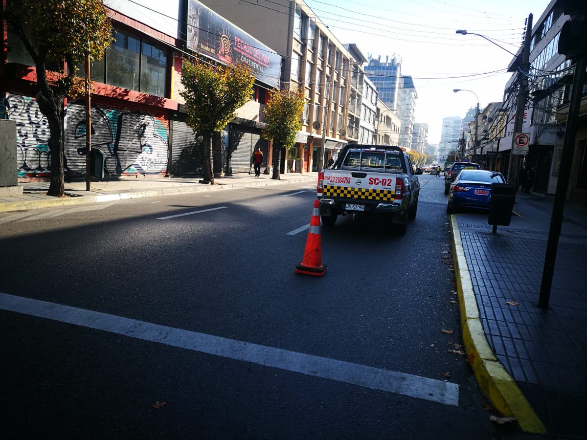 vinadelmar's tweet photo. Superada emergencia provocada por emanación de gas en calle Ecuador en #VIÑADELMAR. Tránsito reestablecido por el lugar #MUNICIPALIDAD #CHILE https://t.co/dWPZgxTWU1