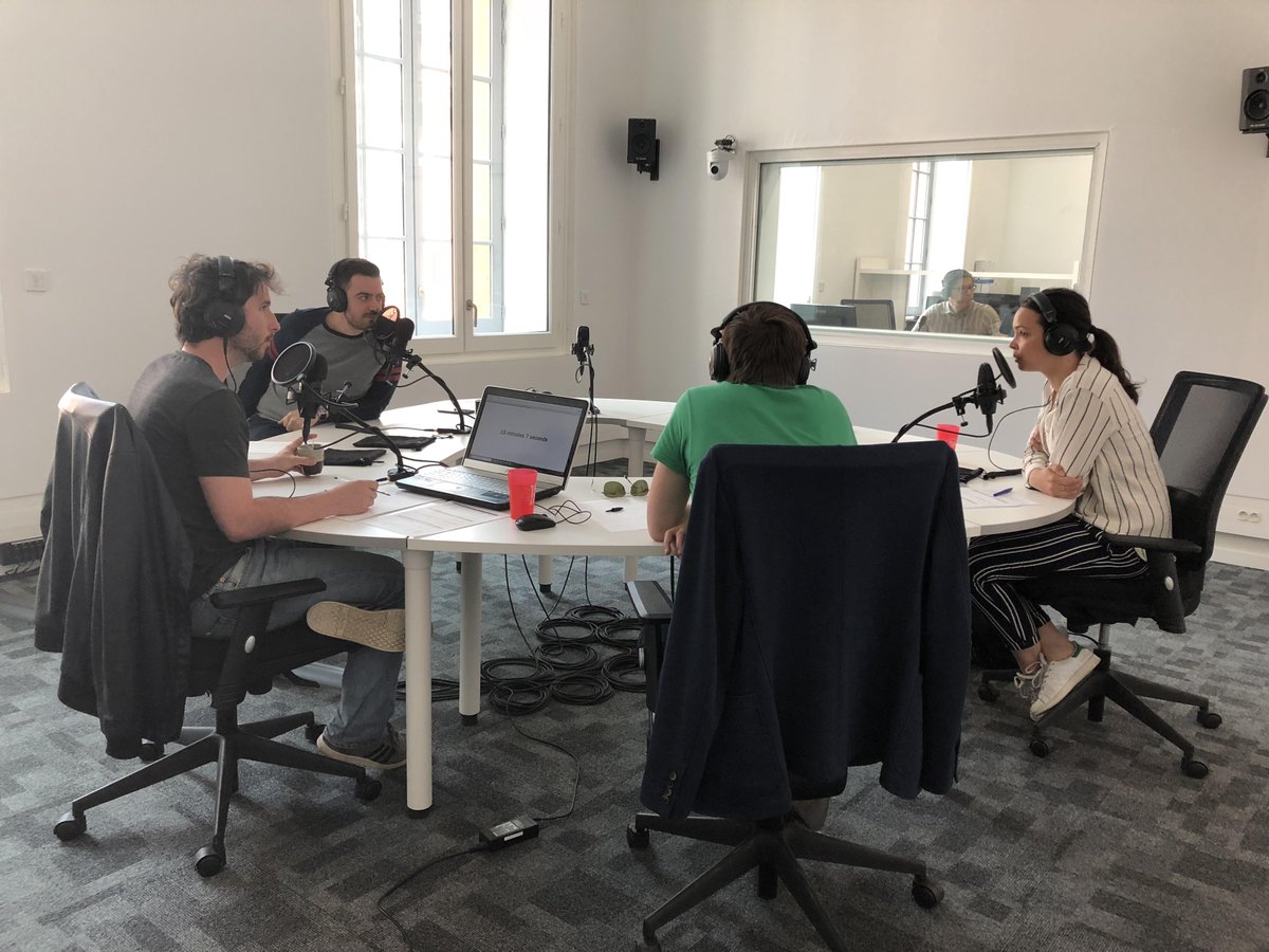CMJ_emission's tweet photo. 📅 Samedi 26 mai, à 15h
"Donner et recevoir, l'économie du partage et de la communauté" 

🔜 C'est le thème de notre prochaine émission avec nos invités @laurastrelezki de @louerunepiscine et Julien Mas de @hellofreshr https://t.co/9dzIgUG8el